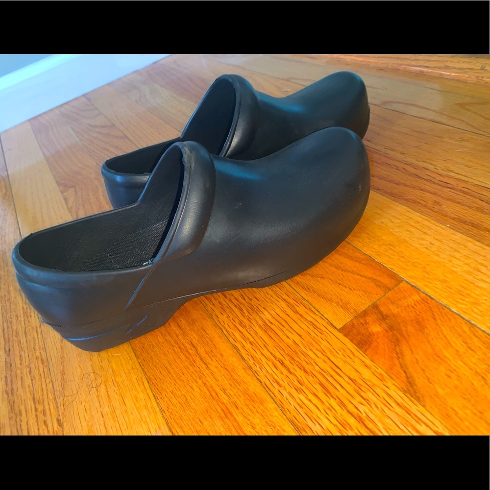 Nursing all heart shoes